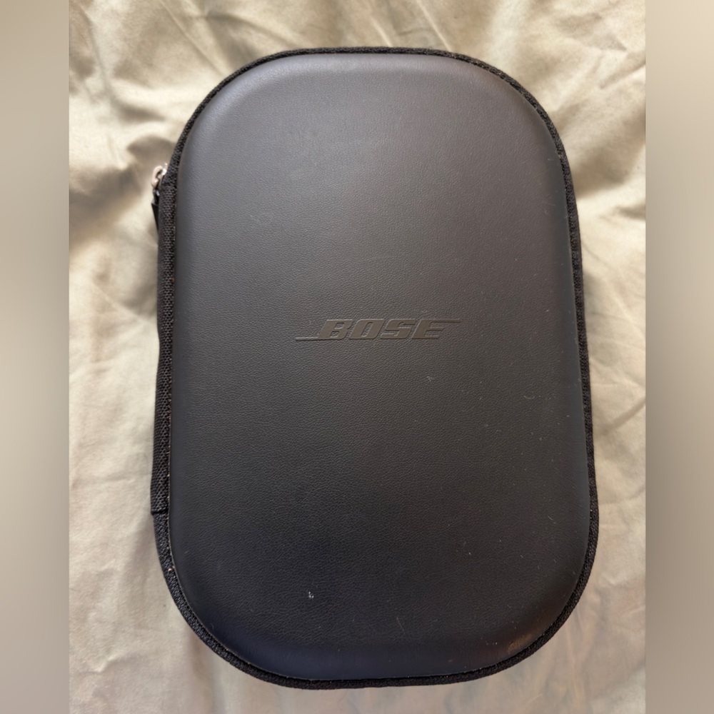 Bose QuietComfort 35 (Series I) Wireless Headphones, Noise Cancelling - Black - Picture 6 of 7